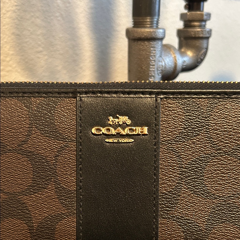 Coach Signature Brown and Black Zip Wallet - Picture 2 of 12